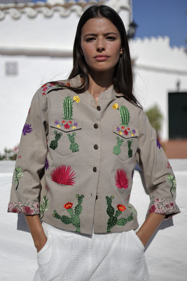 GIACCA CON RICAMI ARTIGIANALI