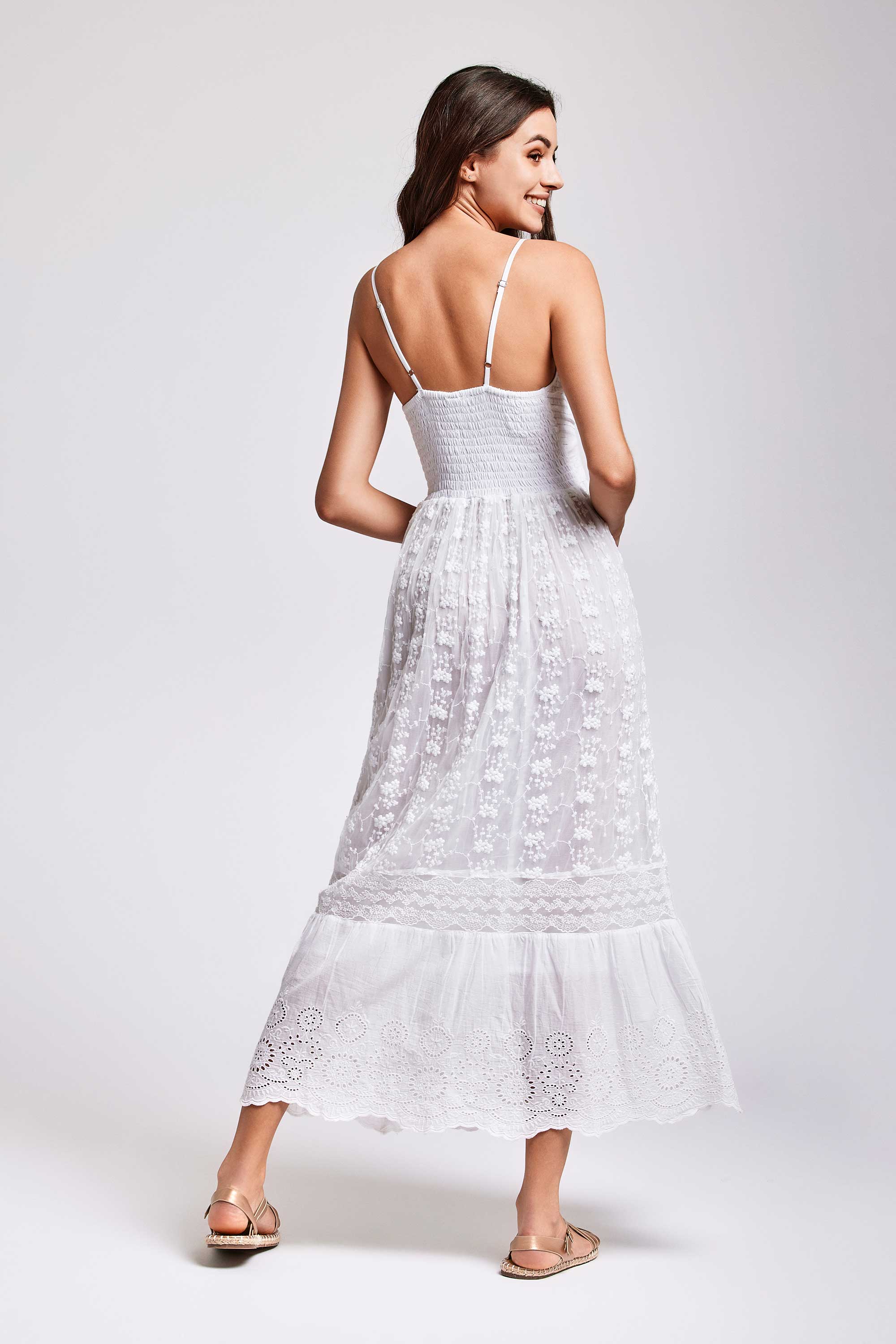 ABITO LUNGO CON INSERTI DI PIZZO PREGIATO