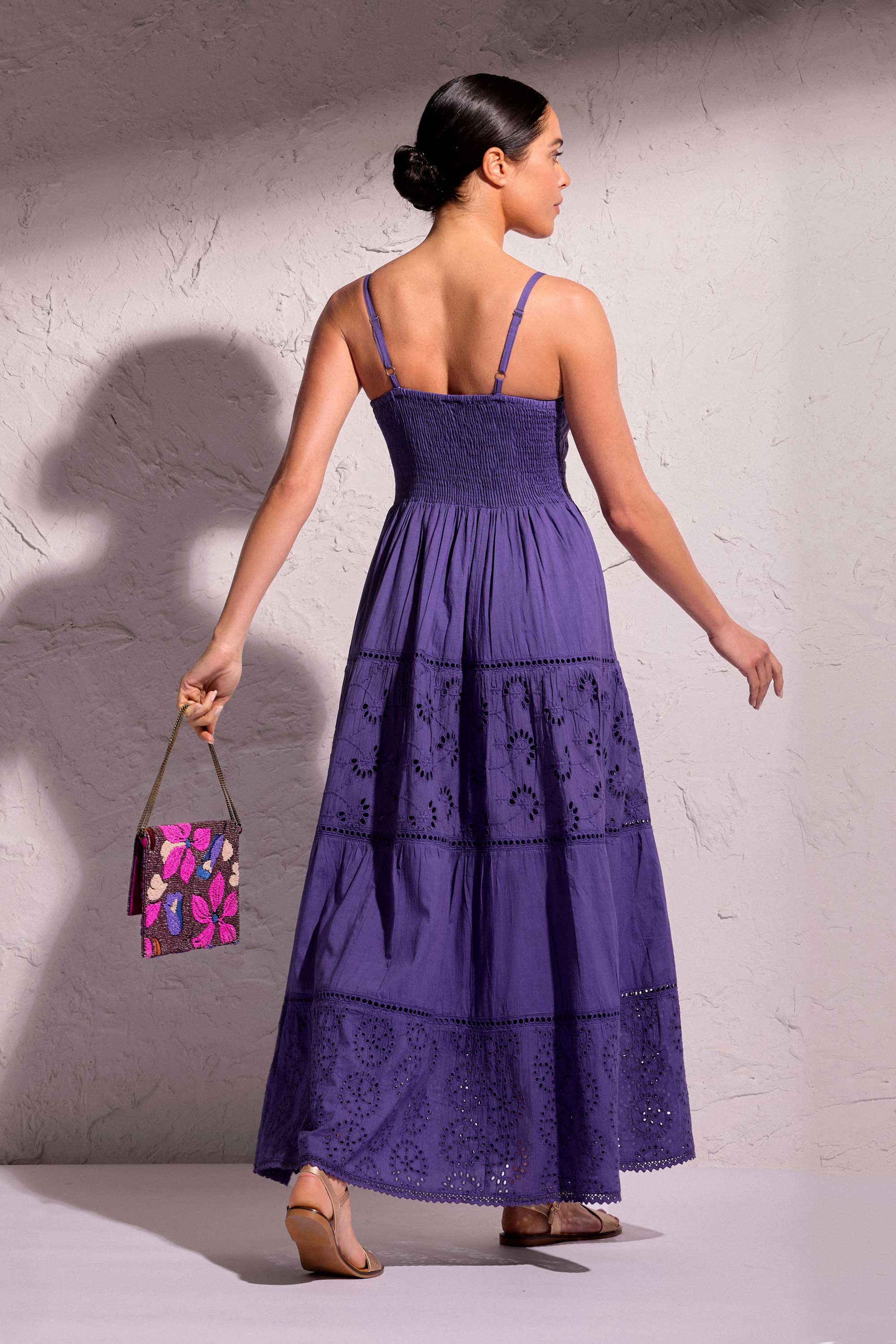 ABITO LUNGO IN PIZZO PREGIATO CLORI