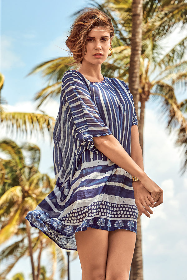 ROBE DANS LES TONS BLEUS