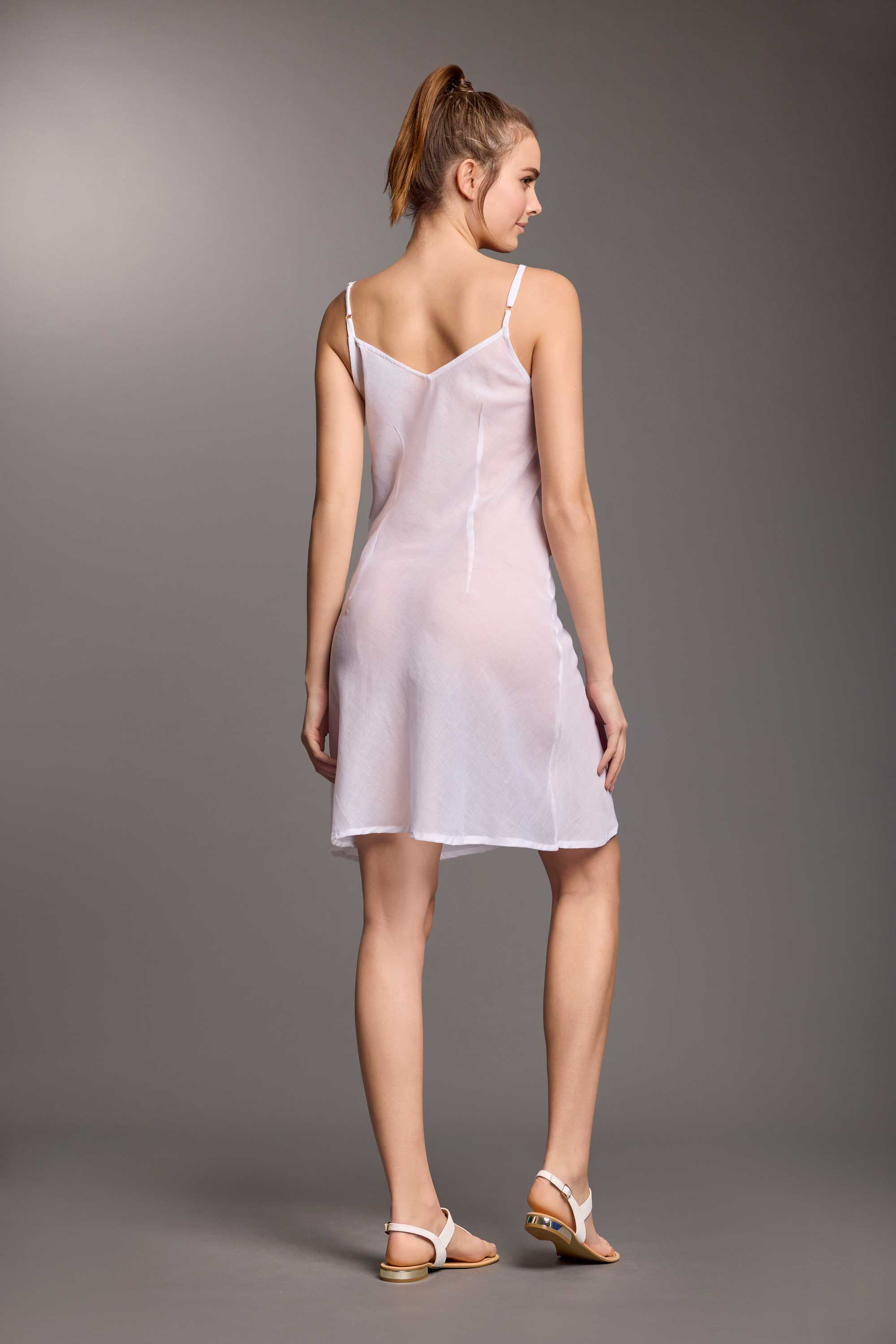 Sottoveste Iris: Spalline Regolabili e Versatilità