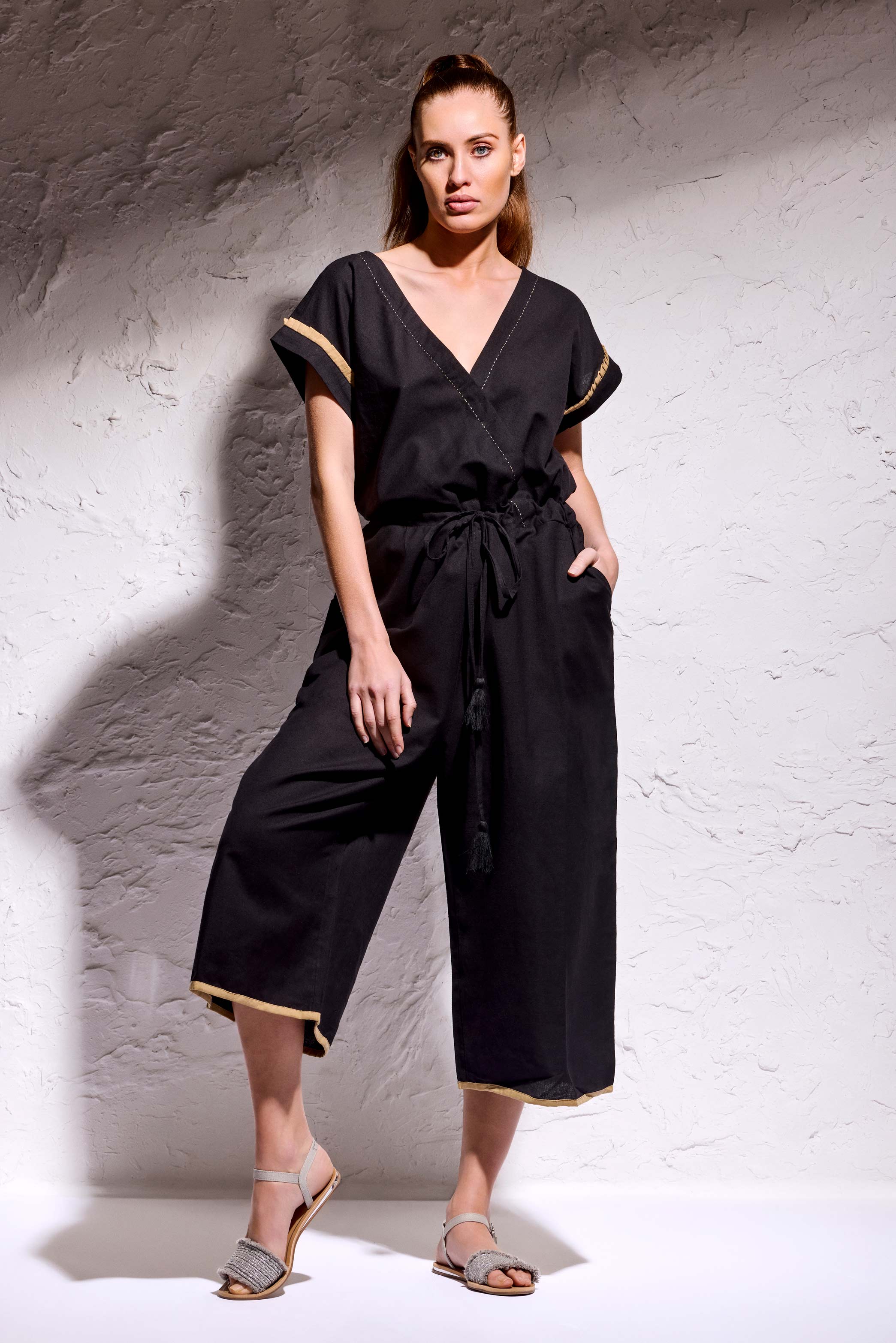 Tuta Lino Profili Oro: Eleganza e Comfort