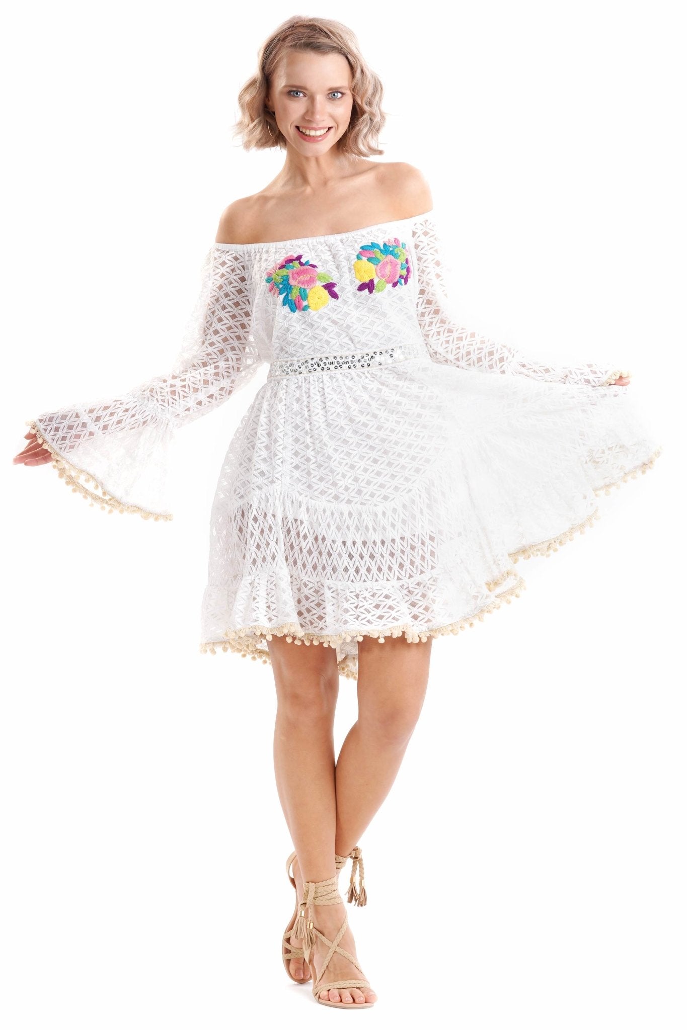 ABITO CON RICAMI COLORATI